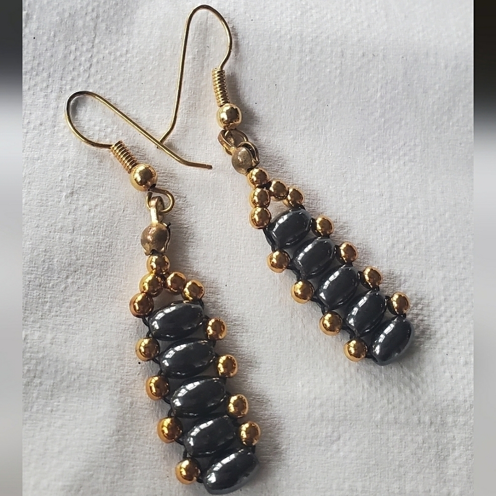 Beaded Dangle Drop Earrings. 🌴